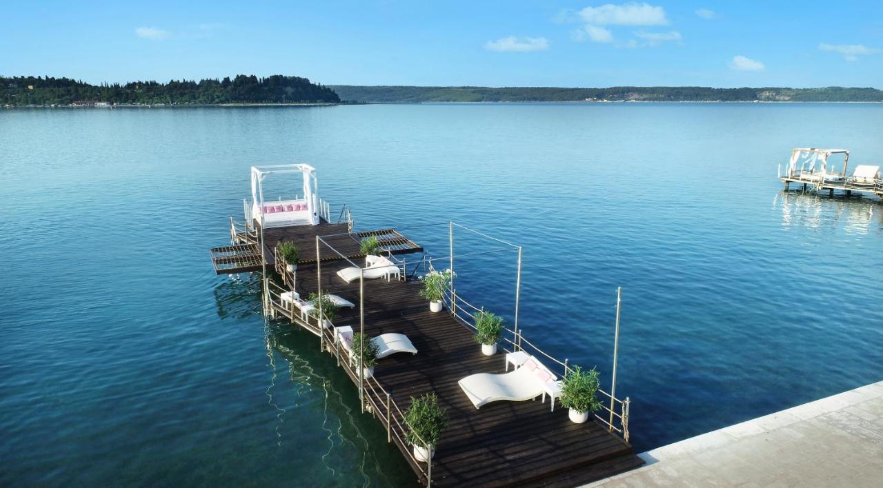 Hotel Slovenija - Terme & Wellness Lifeclass Порторож Екстериор снимка The floating bar on the lake