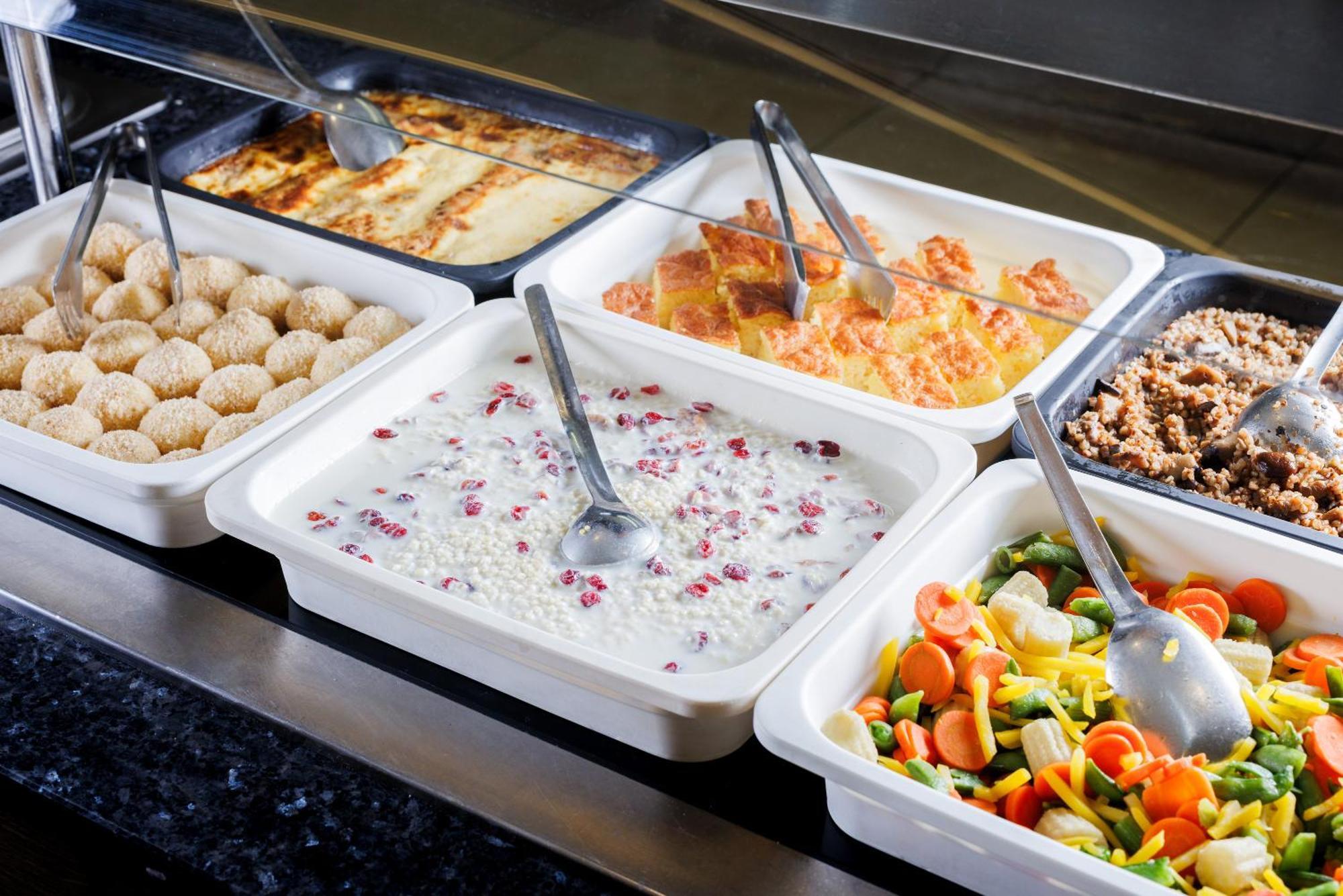 Hotel Slovenija - Terme & Wellness Lifeclass Порторож Екстериор снимка A selection of dishes at a buffet